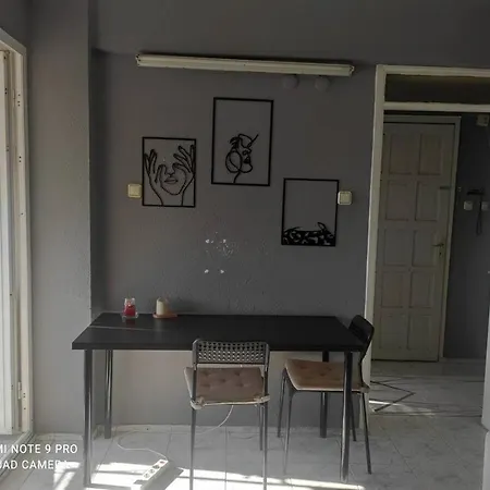Апартаменты Quiet Family House With Sea View